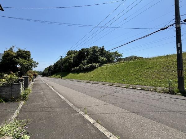 北広島市里見町3丁目 前面道路含む現地写真 