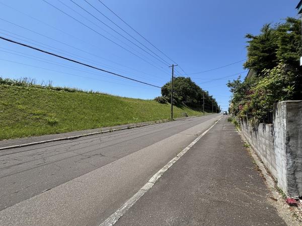 北広島市里見町3丁目 前面道路含む現地写真 