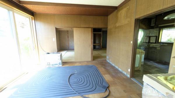 沢町自然に囲まれた一戸建て リビング 