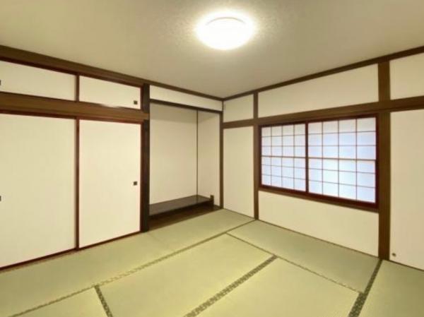 新城平岡　売家 和室