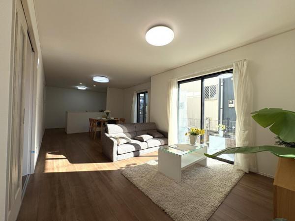 練馬区西大泉４丁目新築分譲住宅 リビング 