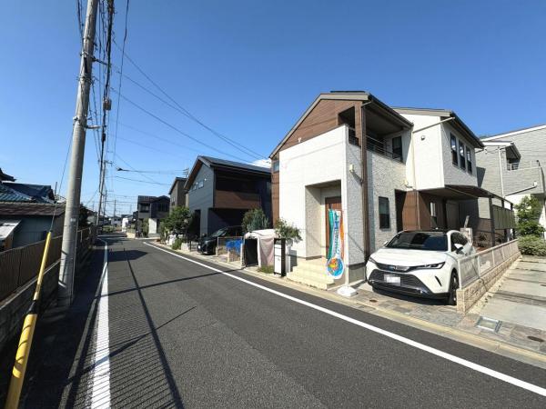 練馬区西大泉４丁目中古戸建 前面道路含む現地写真 
