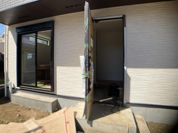 狭山市鵜ノ木　新築分譲住宅全3棟 前面道路含む現地写真 