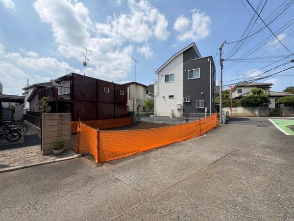所沢市久米　新築分譲住宅全1棟 前面道路含む現地写真 