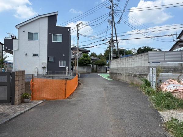 所沢市久米　新築分譲住宅全1棟 前面道路含む現地写真 