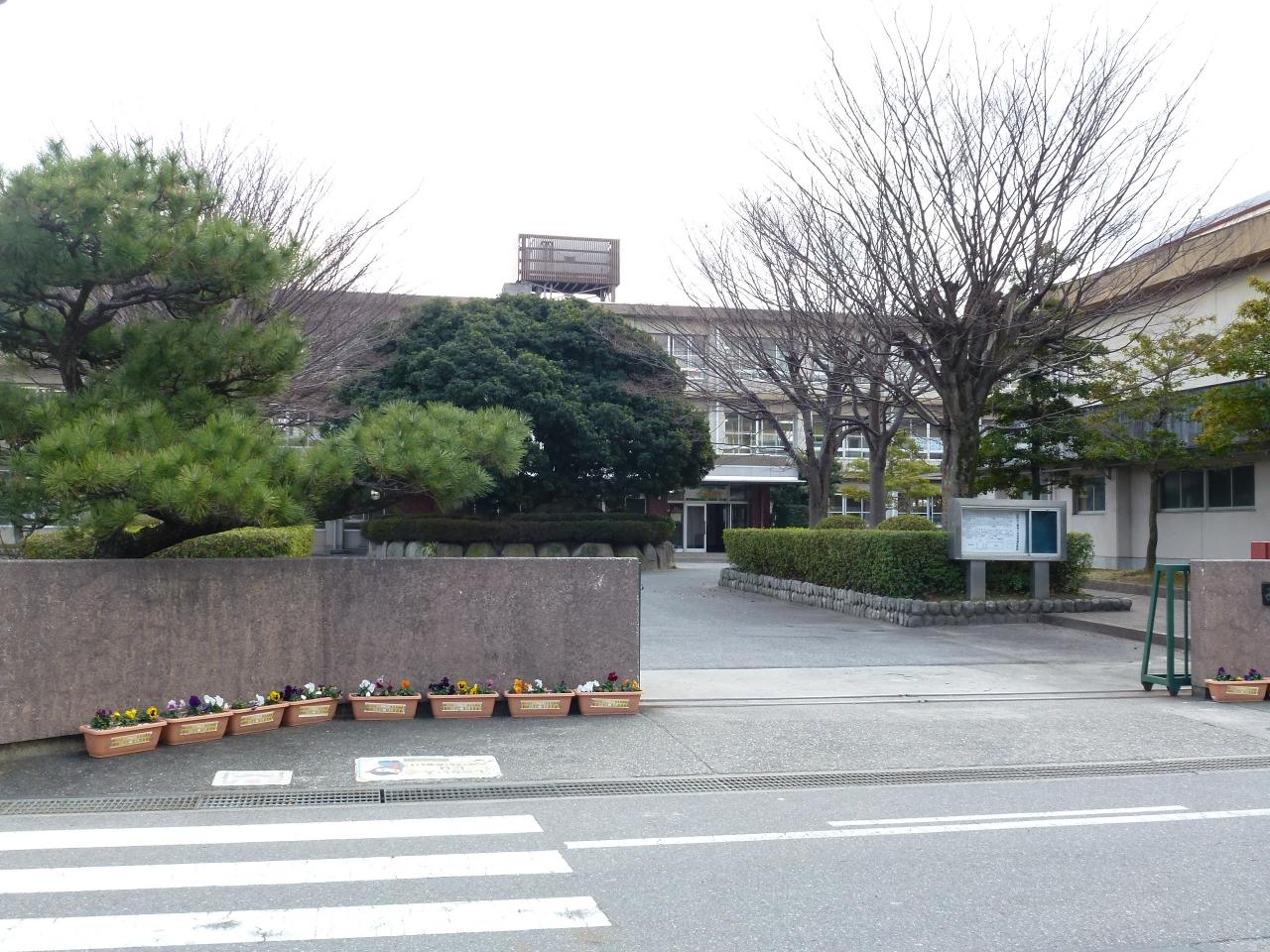 西尾市立鶴城小学校