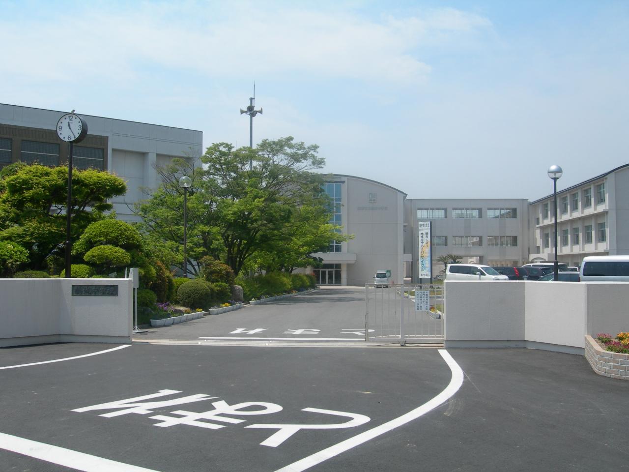 西尾市立鶴城中学校