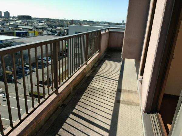 ロイヤルシャトー高丘 バルコニー 