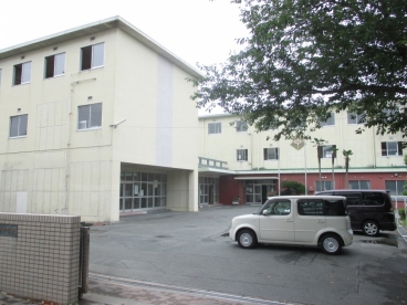 西部中学校