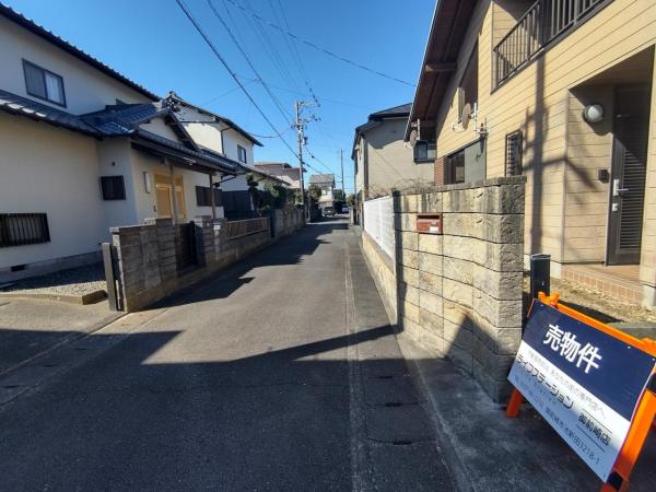 池新田5548 前面道路含む現地写真 