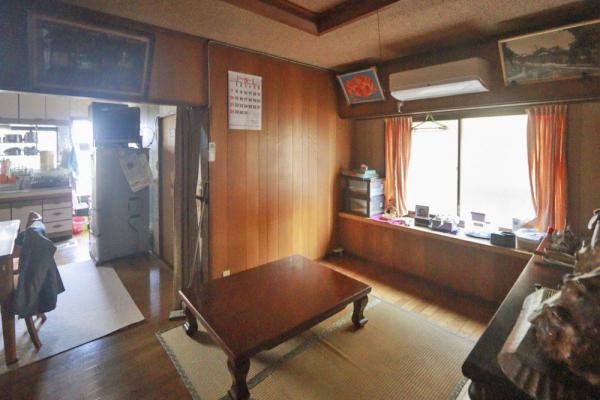 鴨方町鳩ケ丘二丁目　戸建て リビング 