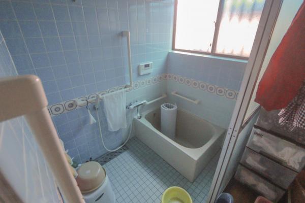 鴨方町鳩ケ丘二丁目　戸建て 浴室 