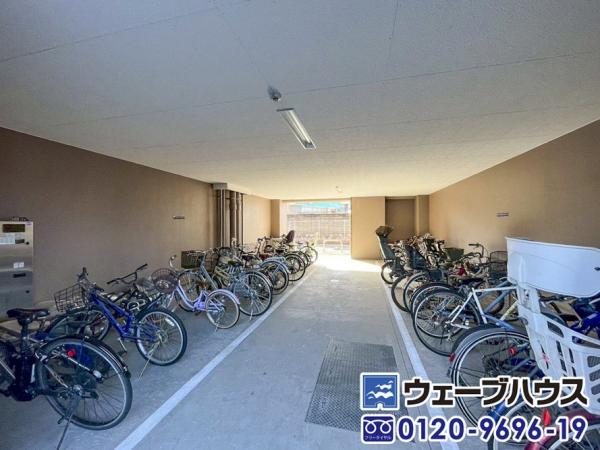 アルファステイツ国富2 駐輪場