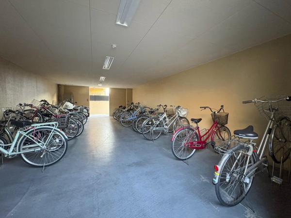 パークホームズ学南町 駐輪場