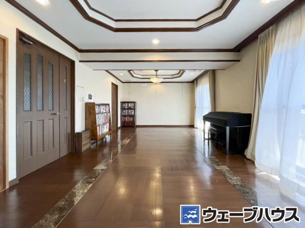 ラヴニール桑田町シュペリオール リビングダイニング