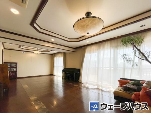 ラヴニール桑田町シュペリオール リビングダイニング