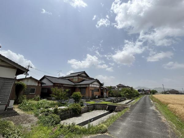 古家つき土地です。雨漏りあり、現況渡しです。