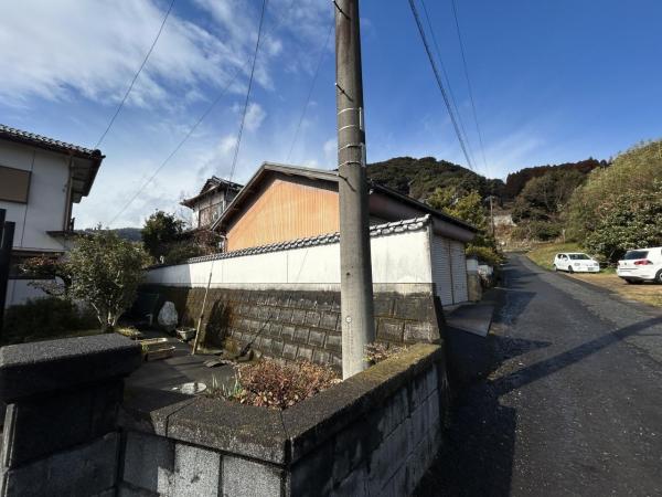 小城町晴気　戸建 前面道路含む現地写真 