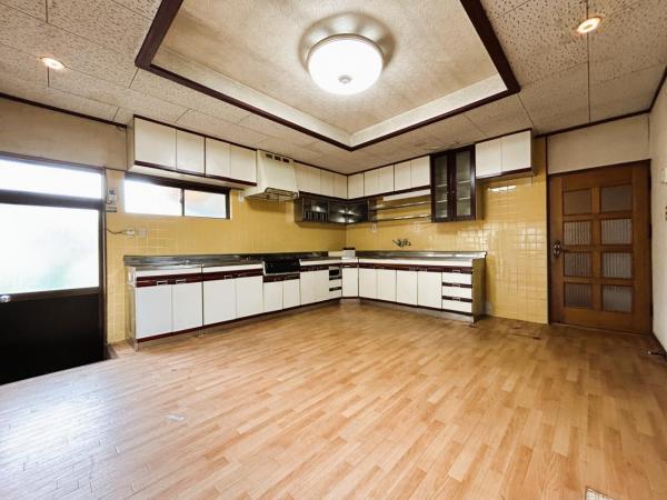 牛津町上砥川　戸建 リビングダイニング