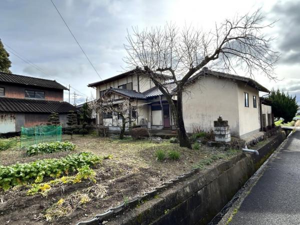 牛津町上砥川　戸建 前面道路含む現地写真 