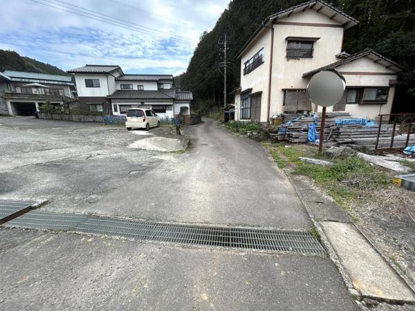 嬉野町大字下野　戸建 前面道路含む現地写真 