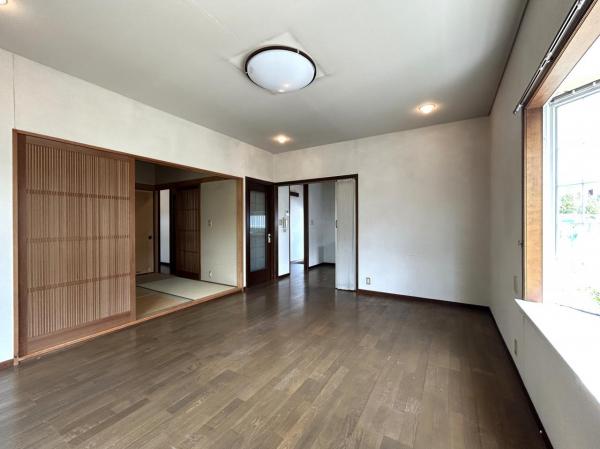 小城町　戸建 リビングダイニング