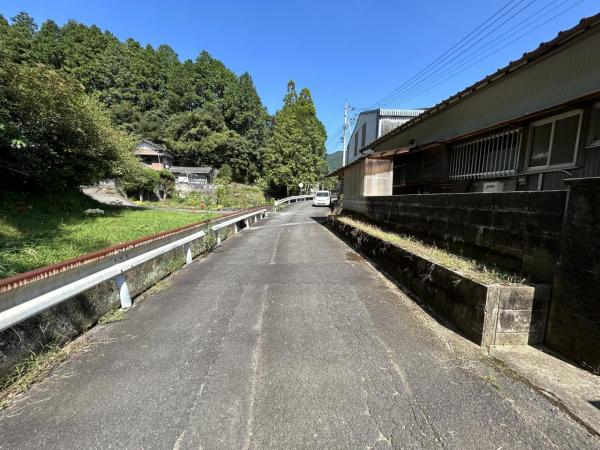 北方町大字志久　戸建 前面道路含む現地写真 