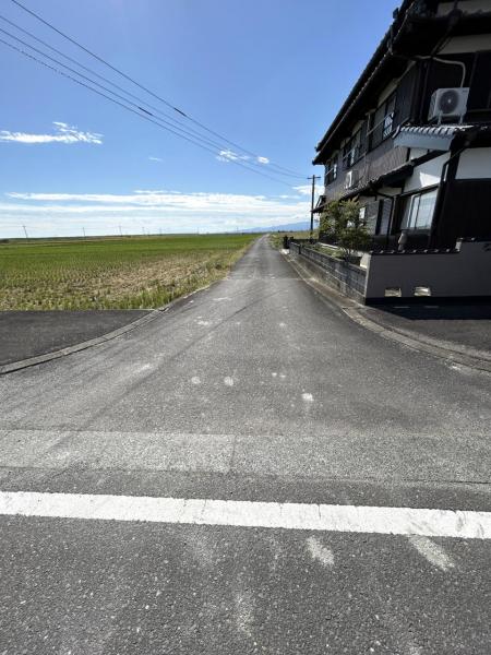 江北町大字佐留志　土地 前面道路含む現地写真 