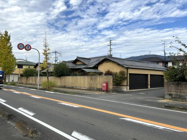 小城町　戸建 前面道路含む現地写真 
