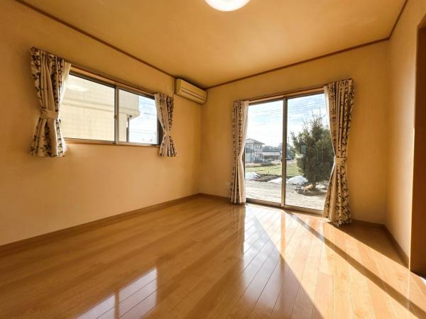 久保泉町下和泉　戸建 洋室