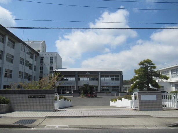 糸島市立前原中学校