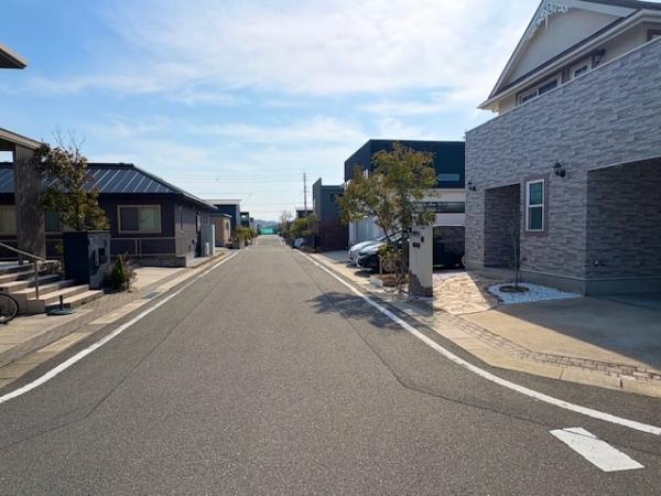 福津市西福間５丁目 前面道路含む現地写真 