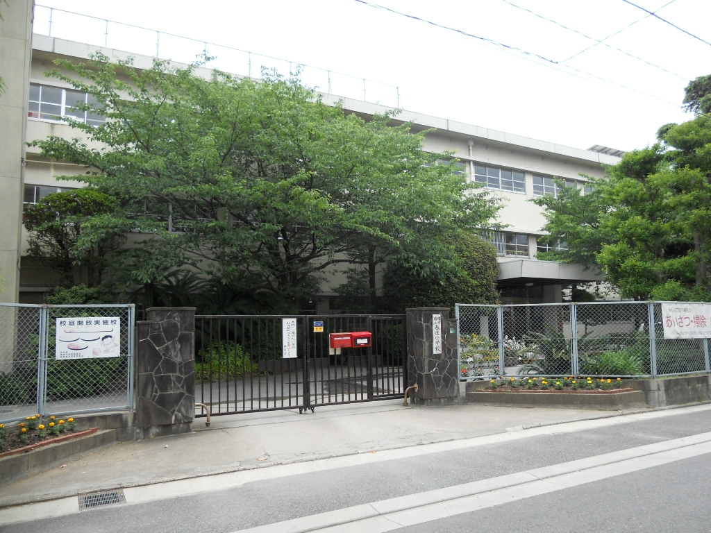 春住小学校