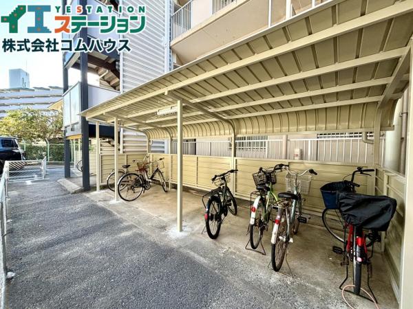 日商岩井リバーサイドマンション 駐輪場