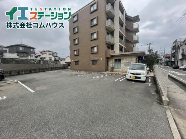 アムール春日 敷地内駐車場