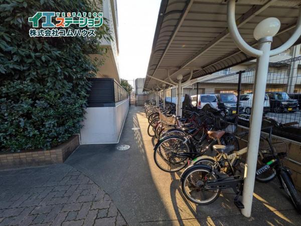 アプローズちくし通り 駐輪場