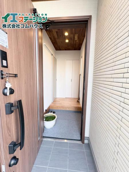 和白東１丁目築浅戸建 玄関 