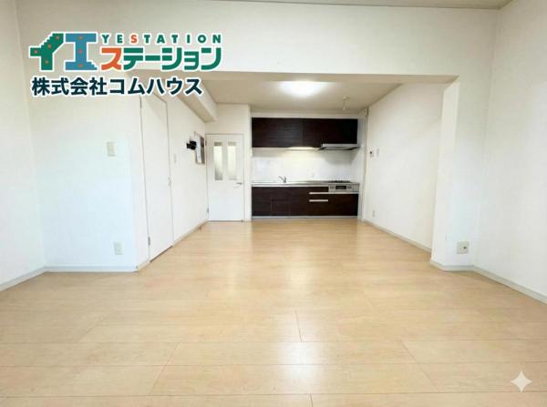 エバーライフ若宮台　 リビングダイニング
