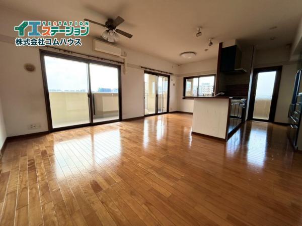 アルフィーネ新箱崎パークサイド リビング 