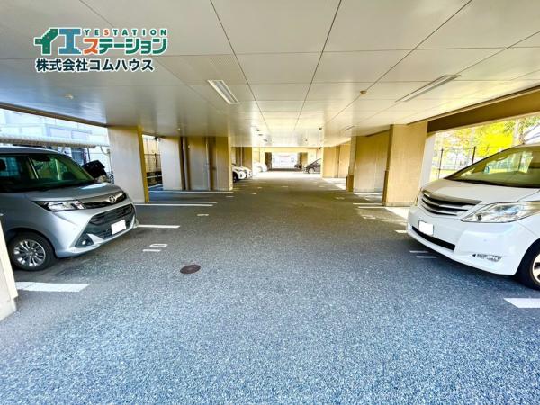 アルフィーネ新箱崎パークサイド 敷地内駐車場