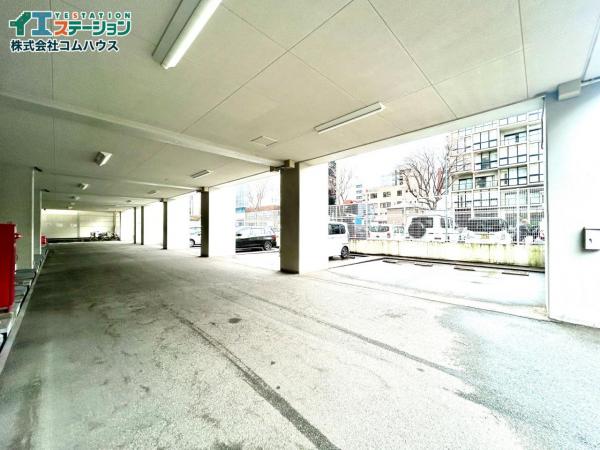 パークエステート博多 敷地内駐車場