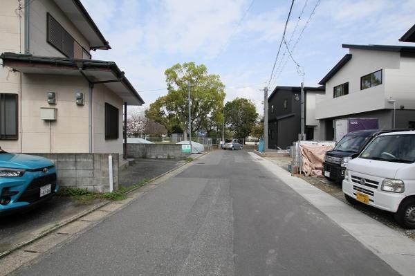 野多目4丁目土地　建築条件無し 前面道路含む現地写真 