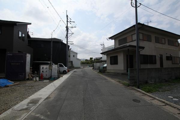 野多目4丁目土地　建築条件無し 前面道路含む現地写真 