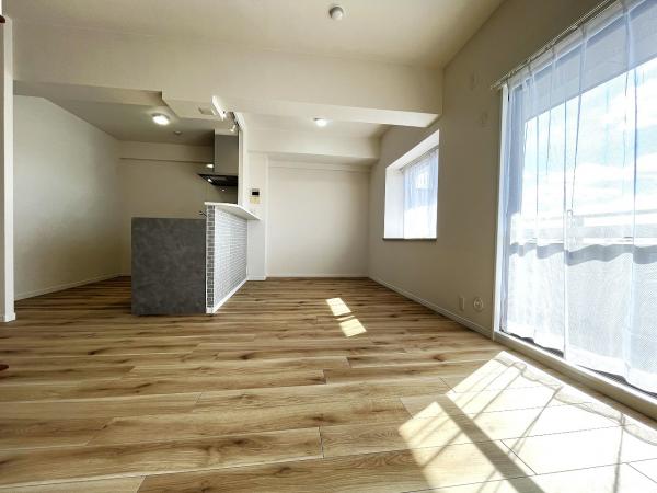 アーサー三苫ステーション リビングダイニング