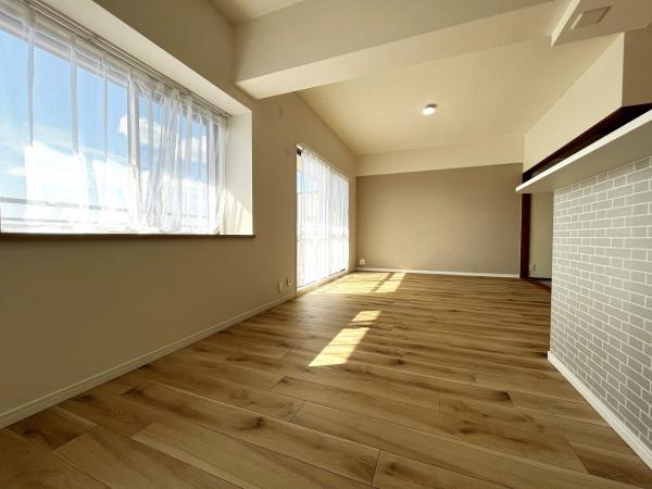 アーサー三苫ステーション リビングダイニング