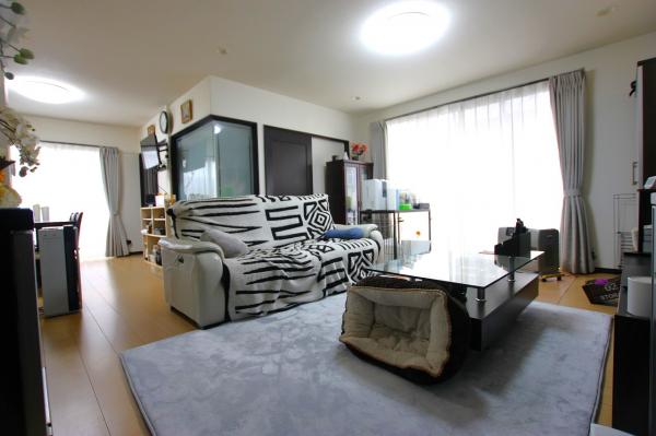 長尾４丁目中古戸建 リビング 