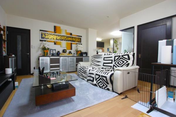 長尾４丁目中古戸建 リビング 