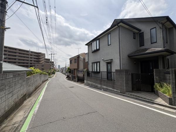 神宝町2丁目 前面道路含む現地写真 