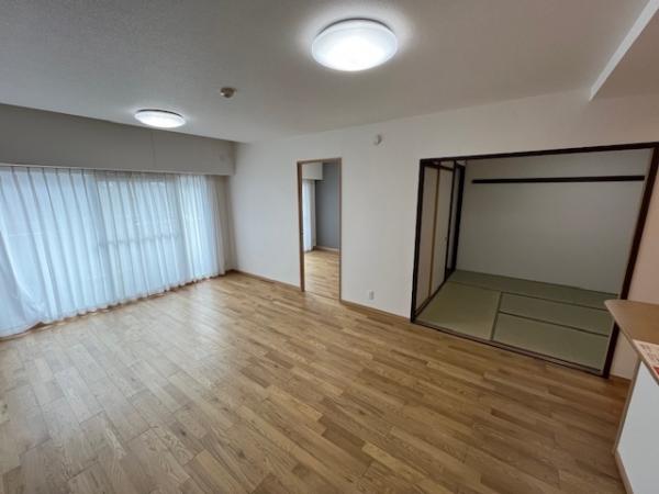 サンパーク薬師山　フルリフォーム済 リビングダイニング