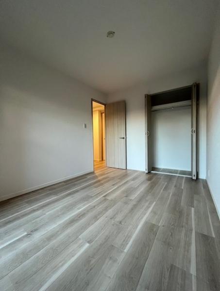 ライオンズマンション菅田　テラス＋専用庭のある１階のお部屋 洋室